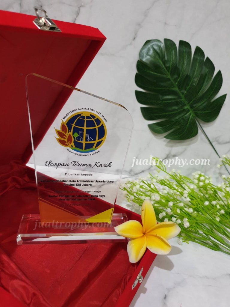 Jual Plakat Akrilik Murah Harga Plakat